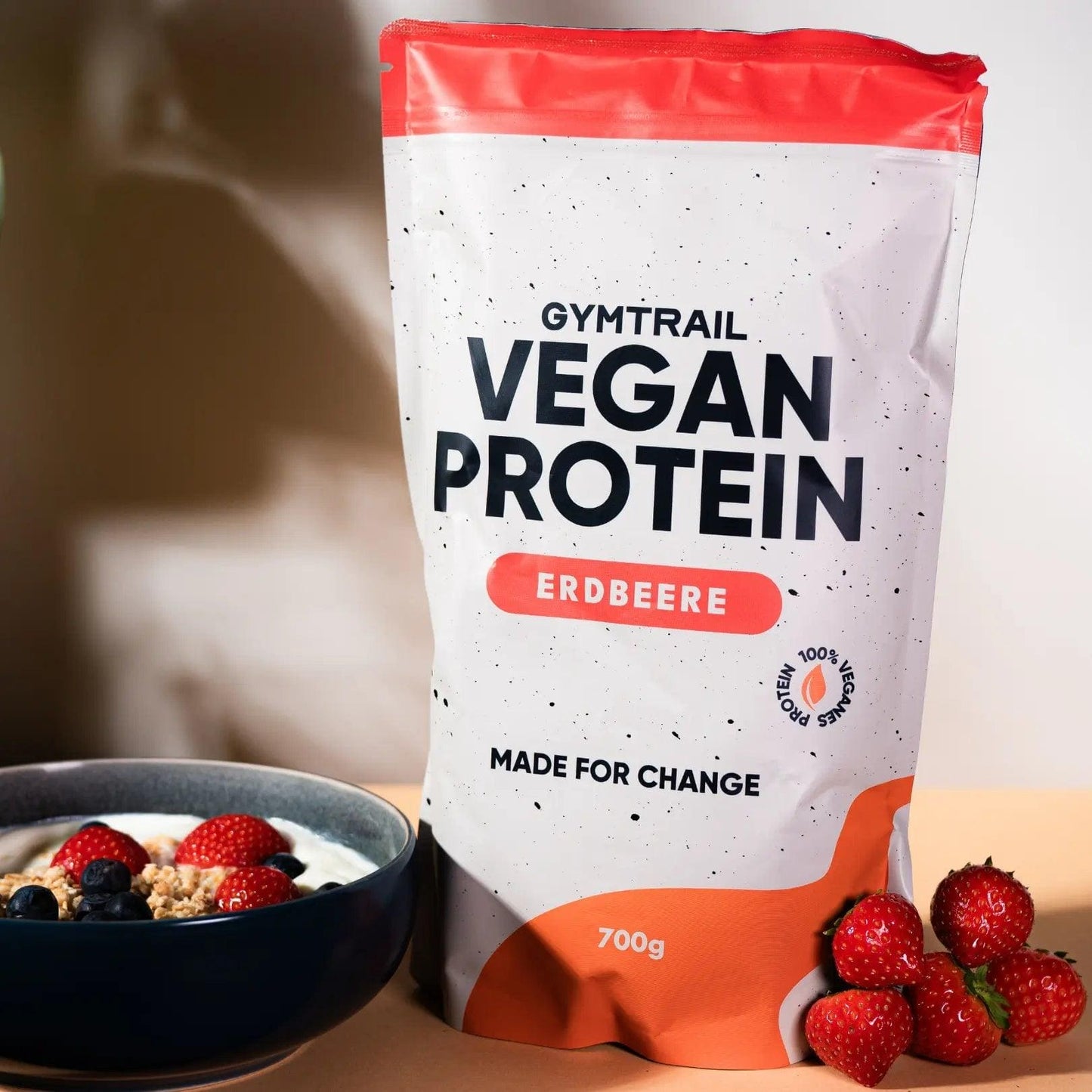 Veganes Eiweiss 700g - Erdbeere - Gymtrail - Veganes Protein Made for Change